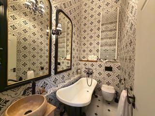 Chateau D'Amour Luxury Boutique - 1