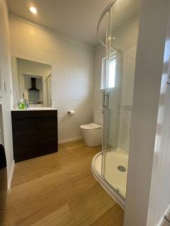 Cozy Studio Near UC & Christchurch Airport - 9