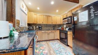 Mammoth Estates Deluxe 2 Bedroom Condos - 4