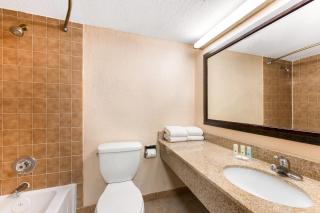 Quality Inn & Suites Orlando Airport - 1