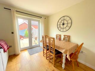 Coastal 3-Bed Home, Sleeps 6 - 1