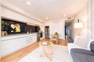 Sydenham Escape with Patio and Parking - 5