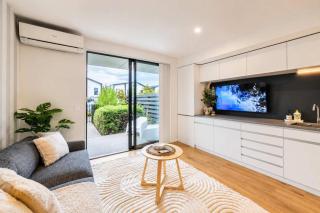 Sydenham Escape with Patio and Parking - 4