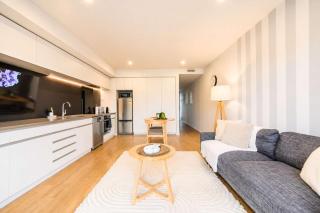 Sydenham Escape with Patio and Parking - 2