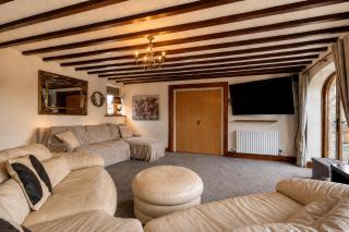 The Oak, Country Home, Sleeps 4 with Hot Tub near Durham City & Bishop Auckland - 3