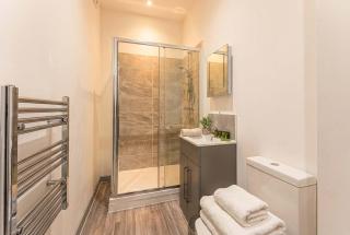 Budget 1 Bedroom Apartment in Dudley - 4