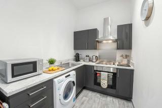 Budget 1 Bedroom Apartment in Dudley - 5