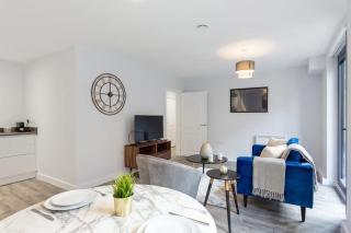 1BR Apartment in Heart of Birmingham w Balcony - 8