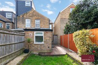Kingston On Thames Pets Welcome Garden 3Bed - 9
