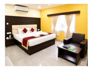 Hotel Coral - S View Luxury Comfort Stay with Swimming Pool, Modern AC Rooms, WiFi, Parking & Family-Friendly Facilities - 3