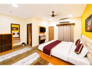 Hotel Coral - S View Luxury Comfort Stay with Swimming Pool, Modern AC Rooms, WiFi, Parking & Family-Friendly Facilities - 3