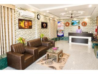 Hotel Coral - S View Luxury Comfort Stay with Swimming Pool, Modern AC Rooms, WiFi, Parking & Family-Friendly Facilities - 2