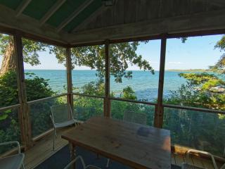 Sunrise Waterfront Cottage Panoramic Lake Simcoe Views & Screened Porch - 7