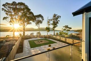 Luxurious Waterfront home in the North of Hobart - 8