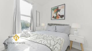 Charming 2 Bedroom Flat near Loughborough Junction - 3