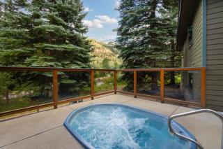 Riverside Dream! Quiet Spot w Deck, 5 Min Walk to Gondola & Main St, condo - 9