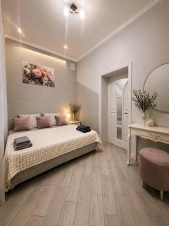 ZONEofCOMFORT 2-Bedroom in City Center - 9