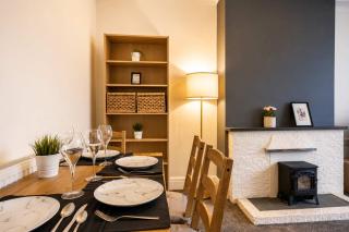 Spacious 4BR Walk to the Beach, Free Parking, Sleeps 9 - 5