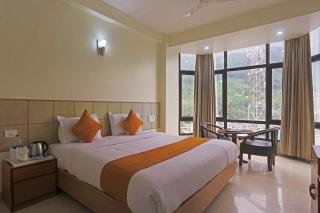 Hotel Broadways Inn - 1