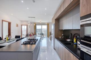 Spacious & bright 3 bedroom with balcony KDEB1-1 - 9