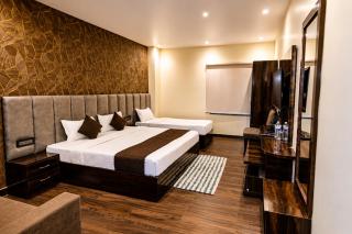 Hotel Madhuram Ayodhya - Near Ram Mandir - 7