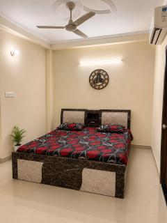 Spacious 1BHK in Delhi Near Metro And Noida - 0