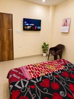 Spacious 1BHK in Delhi Near Metro And Noida - 5