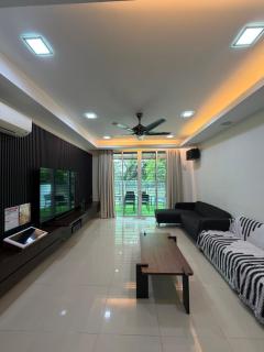 Lake-view House with Natural Vibes - 9