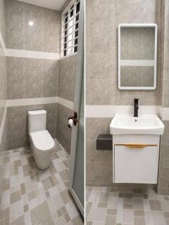Modern & Stylish 2BR Flat with Private Bathrooms - 2