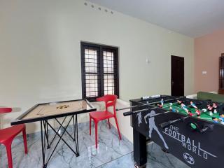 VAR Fun Haus2 AC 2BHK 8 Min Walk Beach Foosball - 7