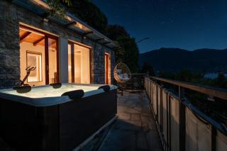 Lake Front Casa Giulia! Hot Tub, Garden, Gym, AC, PK! - 7