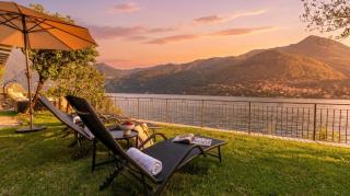 Lake Front Casa Giulia! Hot Tub, Garden, Gym, AC, PK! - 0
