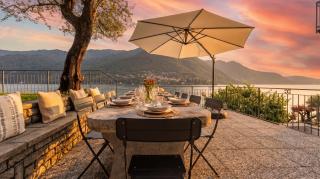 Lake Front Casa Giulia! Hot Tub, Garden, Gym, AC, PK! - 8