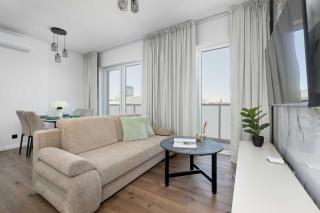 Family Apartment with Parking Close to Spodek by Noclegi Renters - 2