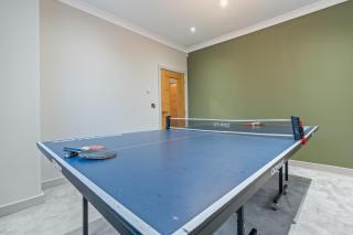 Spacious 6 Bedroom House Sleeps 12 near M6, NEC, HS2 and Birmingham Airport - 4