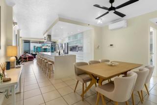 Seaview Escape - Scenic Views Pool and Prime Location - 9