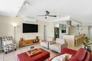Seaview Escape - Scenic Views Pool and Prime Location - 5