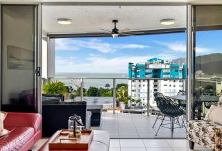 Seaview Escape - Scenic Views Pool and Prime Location - 2