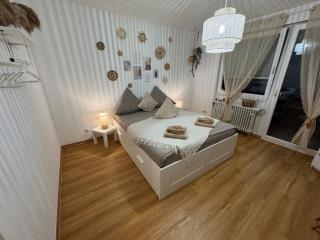 BOHO Apartment Vibes - 7