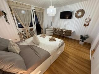 BOHO Apartment Vibes - 4