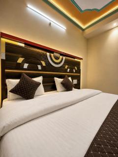 Hotel Amber - Stay in the Heart of Mussoorie #Balcony & Family Room #Mountain View - 6
