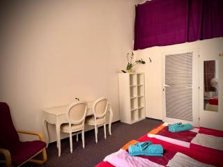 Old Town Center Just in 3 min Walk private room D - Prague - 7