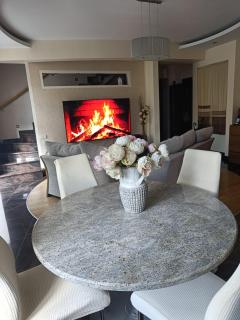 Elegant City Center Duplex with French Balkony - 8