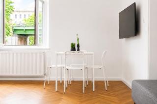 Classy 2BR Apt. w/ Exclusive Location near AKH - Wenen - 3