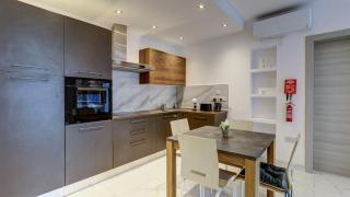 GZR096-2BR Luxury New Apt minutes from Vibrant Seafront - 6