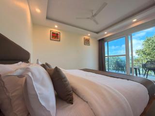 The Hill Heaven A Luxury Property With Balcony & Mountain View Rooms - 3