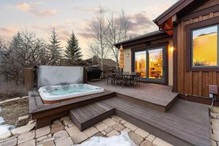 Deer Valley Luxury Lodge with Free Shuttle, Hot Tub, Games - 9