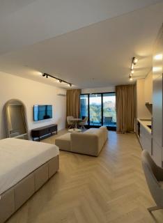 Private Lake Suites - 8