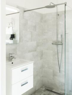 Practical stay w private bathroom shared kitchen - 3