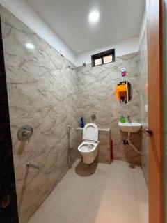 Swarna Stays Elevated & Spacious 2BHK Home - 9